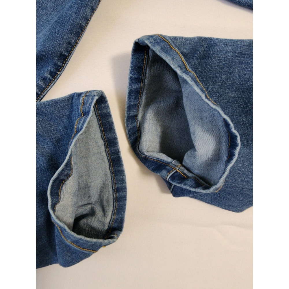 Bandolino Amy Straight Leg Jeans Womens 10 Medium Wash Blue Stretch Denim - Picture 12 of 13